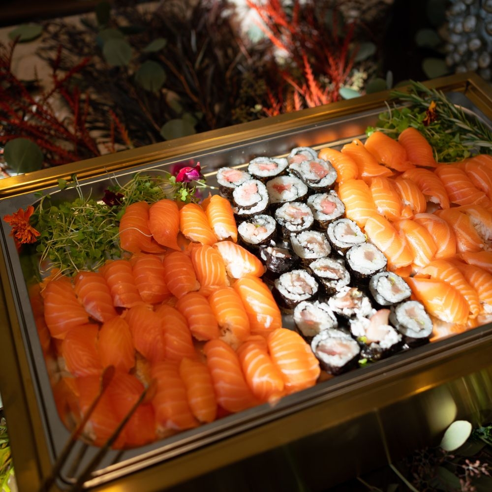 Close-up of salmon sashimi and sushi from the Fabrieks food experience